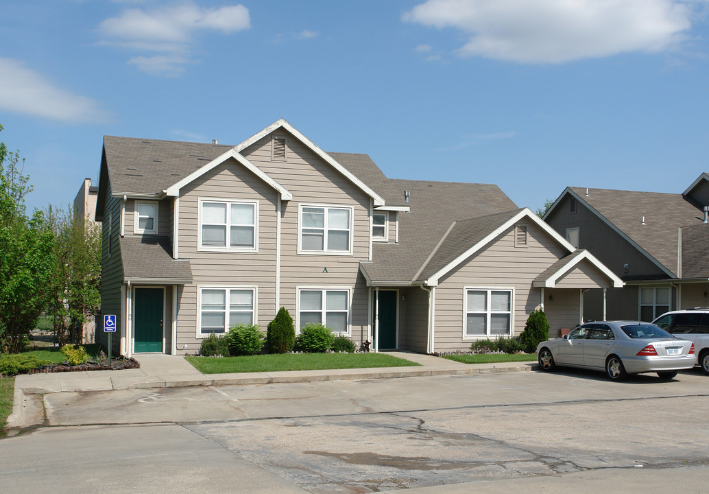 3 Three Plexes in Lawrence, KS - Foto de edificio