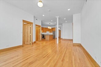 3406 N Sheffield Ave in Chicago, IL - Foto de edificio - Building Photo