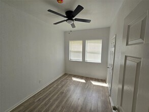 3265 W Camp Wisdom Rd, Unit 103 in Dallas, TX - Building Photo - Building Photo