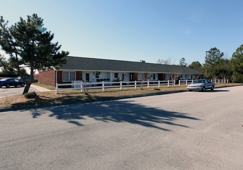 Colony in the Pines in Morehead City, NC - Building Photo