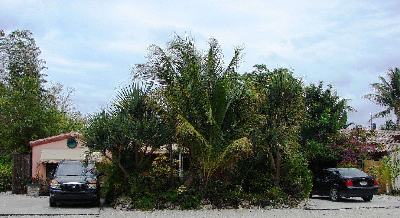 644 NE 17th Ave in Fort Lauderdale, FL - Building Photo