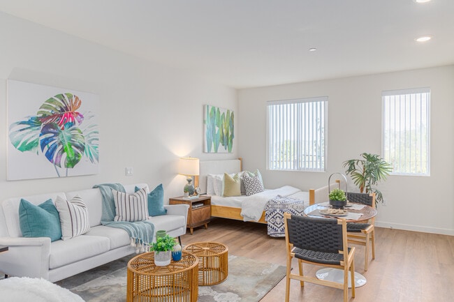 La Sabila in Vista, CA - Building Photo - Interior Photo