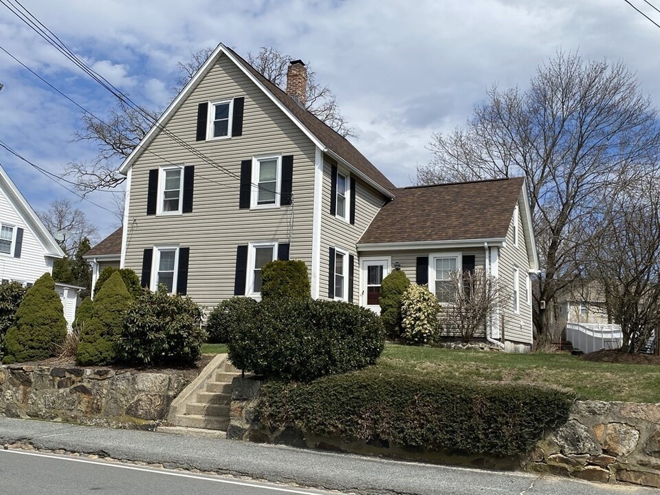 7 Hopedale St in Hopedale, MA - Foto de edificio