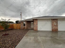 2135 Bobwhite Ct in Clovis, NM - Building Photo