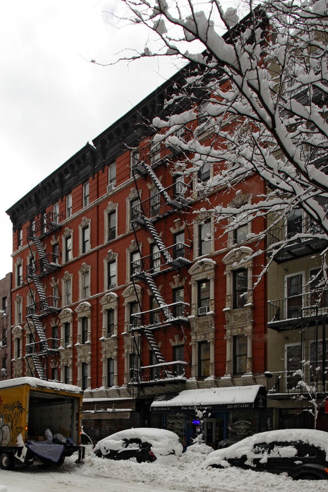 122 St Marks Pl in New York, NY - Foto de edificio - Building Photo