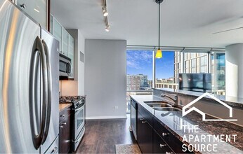123 S Green St in Chicago, IL - Building Photo - Building Photo