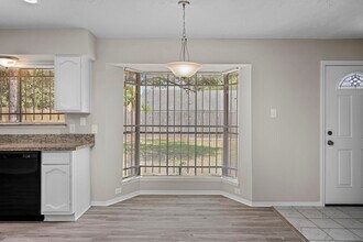 4202 Brandemere Way St in Houston, TX - Foto de edificio - Building Photo