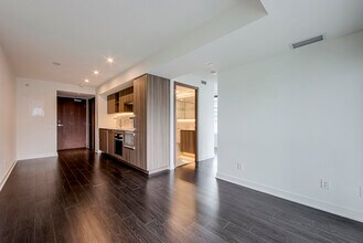 19-919 Bathurst St in Toronto, ON - Building Photo - Building Photo