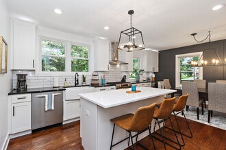 724 Warner Ave in Lemont, IL - Building Photo - Building Photo