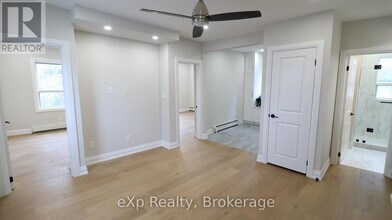 2002 Queen St E in Toronto, ON - Building Photo - Building Photo