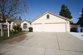 2611 Roberts Rd in Turlock, CA - Building Photo - Building Photo