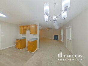 7913 Four Oaks Ct in Union City, GA - Building Photo - Building Photo