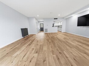 6009 E University Blvd in Dallas, TX - Building Photo - Building Photo