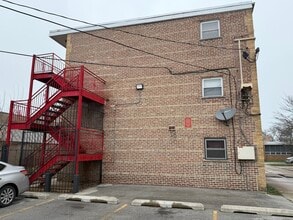 1633 E 74th St in Chicago, IL - Foto de edificio - Building Photo