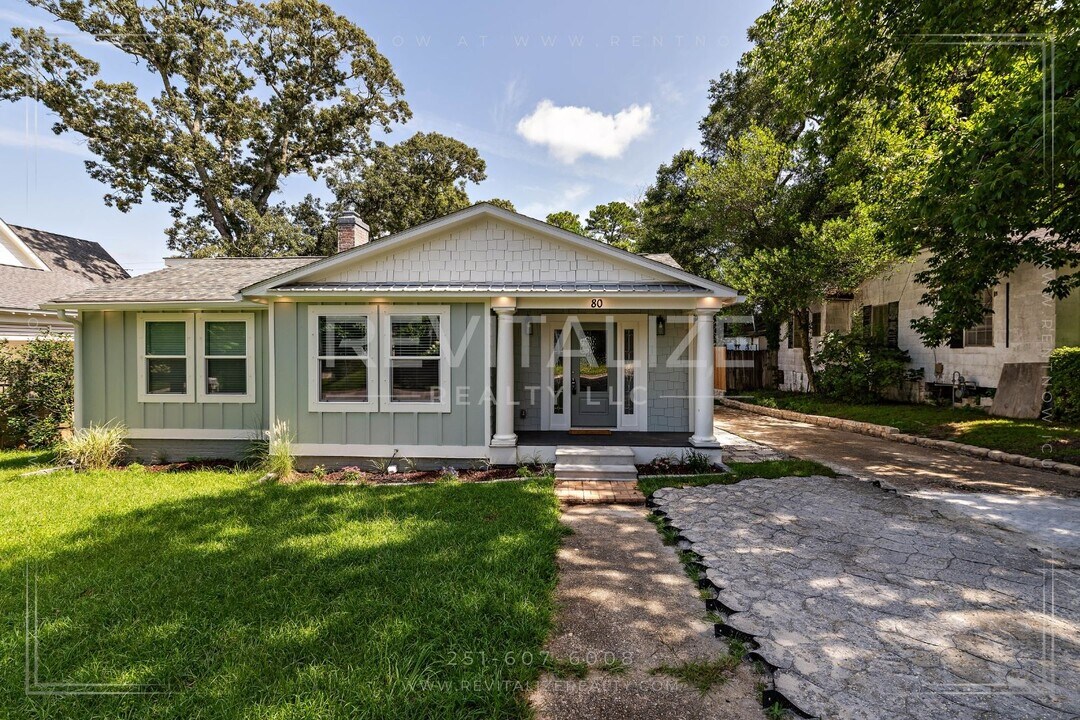 80 Hathaway Rd W in Mobile, AL - Building Photo