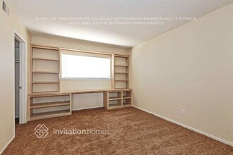 20325 Calhaven Dr in Santa Clarita, CA - Foto de edificio - Building Photo