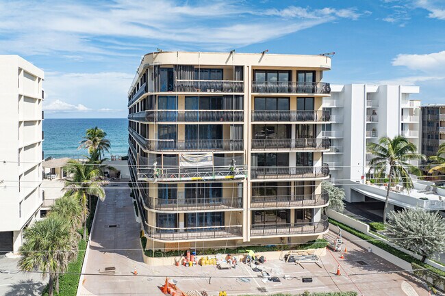 La Pensee in Palm Beach, FL - Building Photo - Building Photo