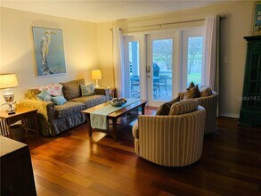 213 Sea Horse Dr SE in St. Petersburg, FL - Building Photo - Building Photo