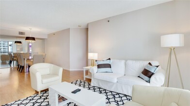 3600 Mystic Pointe Dr, Unit 1803 in Aventura, FL - Foto de edificio - Building Photo