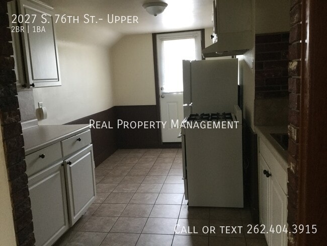 2027 S 76th St in West Allis, WI - Building Photo - Building Photo