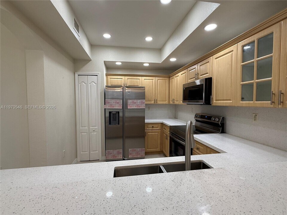 8936 W Flagler St in Miami, FL - Building Photo