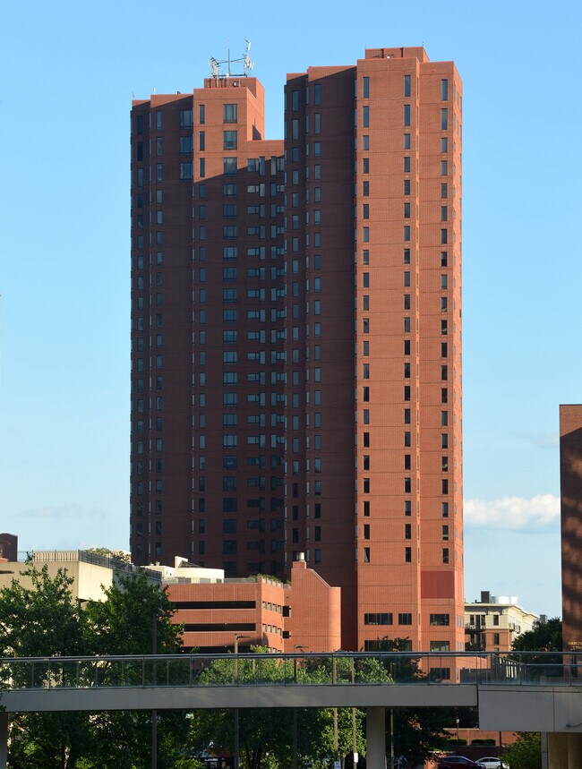 The Towers at Harbor Court in Baltimore, MD - Foto de edificio - Building Photo