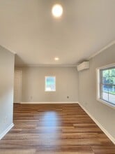 12 Marigold St in Asheville, NC - Foto de edificio - Building Photo