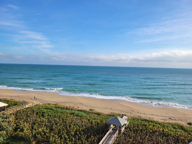 9960 S Ocean Dr in Jensen Beach, FL - Building Photo - Building Photo