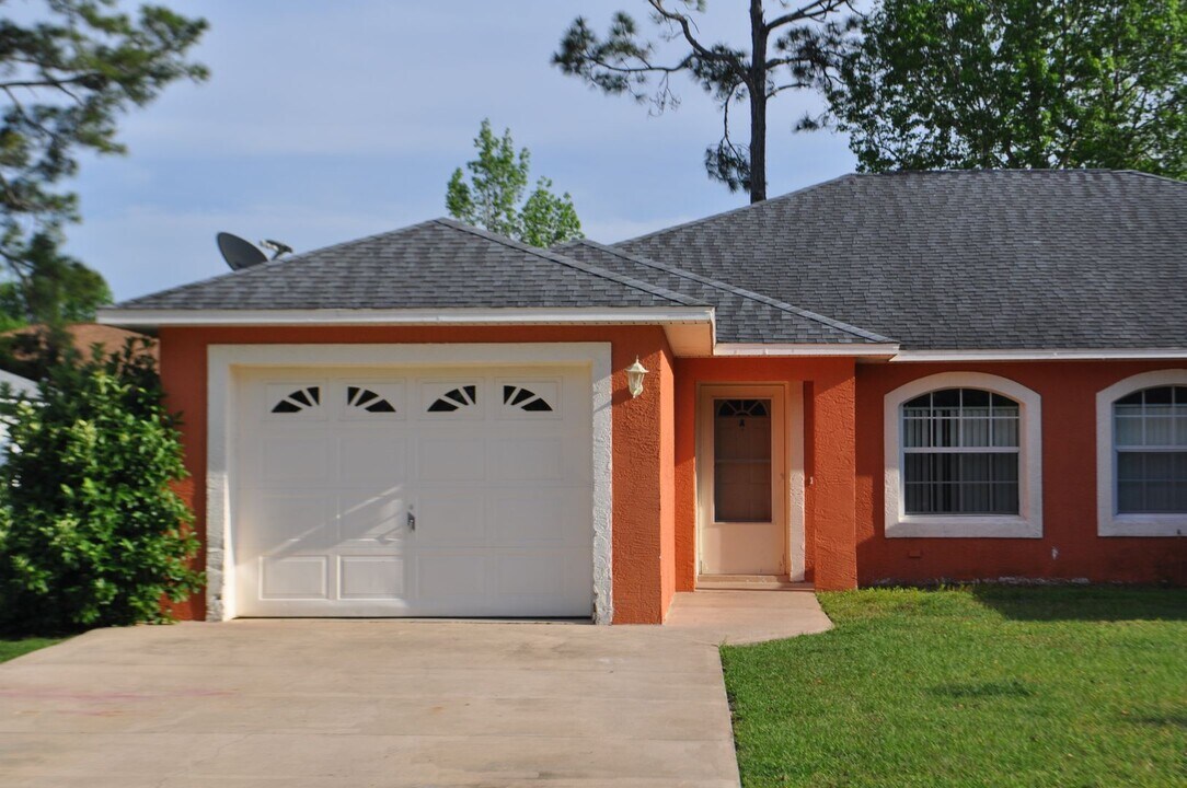6A Pine Hill Ln in Palm Coast, FL - Building Photo
