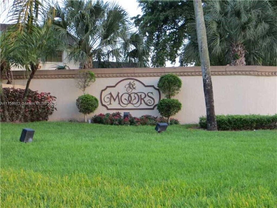 18236 Mediterranean Blvd in Hialeah, FL - Building Photo