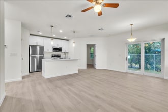 652 Kensington St in Eustis, FL - Building Photo - Building Photo