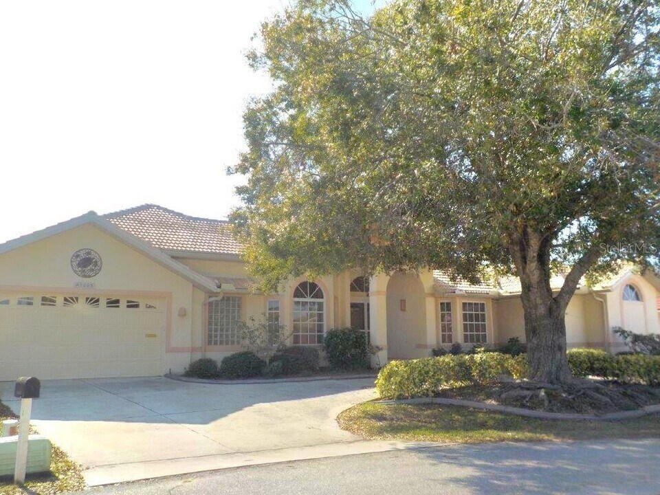 1605 Vía Bianca in Punta Gorda, FL - Building Photo