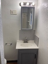 330 Vermont St NE-Unit -Unit B in Albuquerque, NM - Foto de edificio - Building Photo