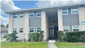 860 Sky Lake Cir in Orlando, FL - Building Photo