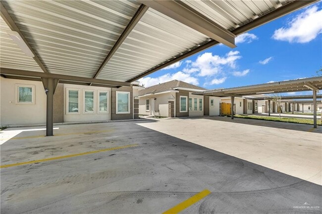 1305 S Xanthia St in Palmhurst, TX - Building Photo - Building Photo