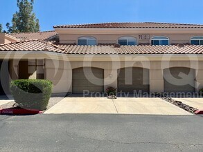 8653 E Royal Palm Rd in Scottsdale, AZ - Building Photo - Building Photo