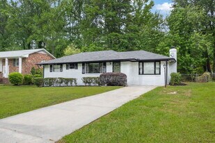 2315 Shancey Ln in College Park, GA - Building Photo