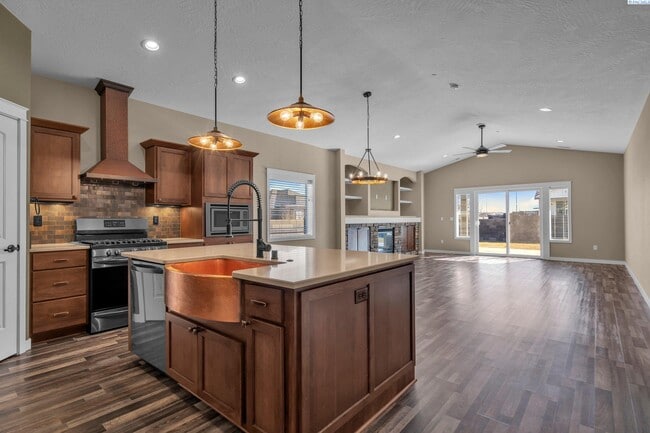 2404 Brodie Ln in Richland, WA - Building Photo - Building Photo