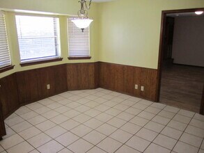 2106 Bellaire Dr in Moore, OK - Foto de edificio - Building Photo