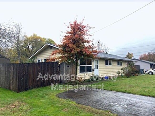 1523 NW Kings Blvd in Corvallis, OR - Foto de edificio - Building Photo