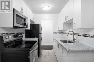 994 O'Connor Dr in Toronto, ON - Building Photo