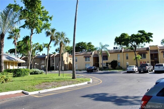 4533 Treehouse Ln in Tamarac, FL - Building Photo - Building Photo