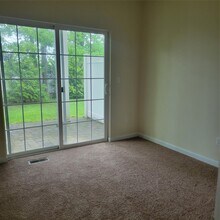 9 Ashley Ct in Islip Terrace, NY - Building Photo - Building Photo
