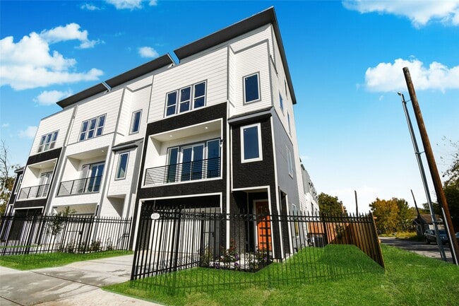 3233 Tuam St in Houston, TX - Building Photo - Building Photo