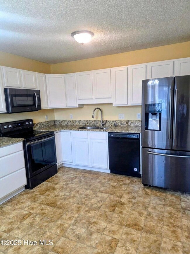 301 Courtyard W in Newport, NC - Building Photo - Building Photo