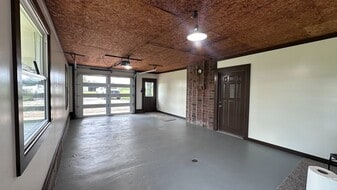 8244 Liberty Tree Rd in Iuka, IL - Building Photo