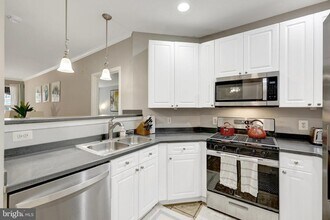 8181 Carnegie Hall Ct in Vienna, VA - Building Photo - Building Photo