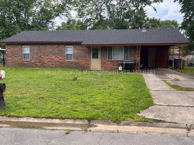 property at 905 W Baltimore St