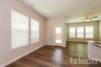 305 Yorkshire Ct in Saginaw, TX - Building Photo - Building Photo