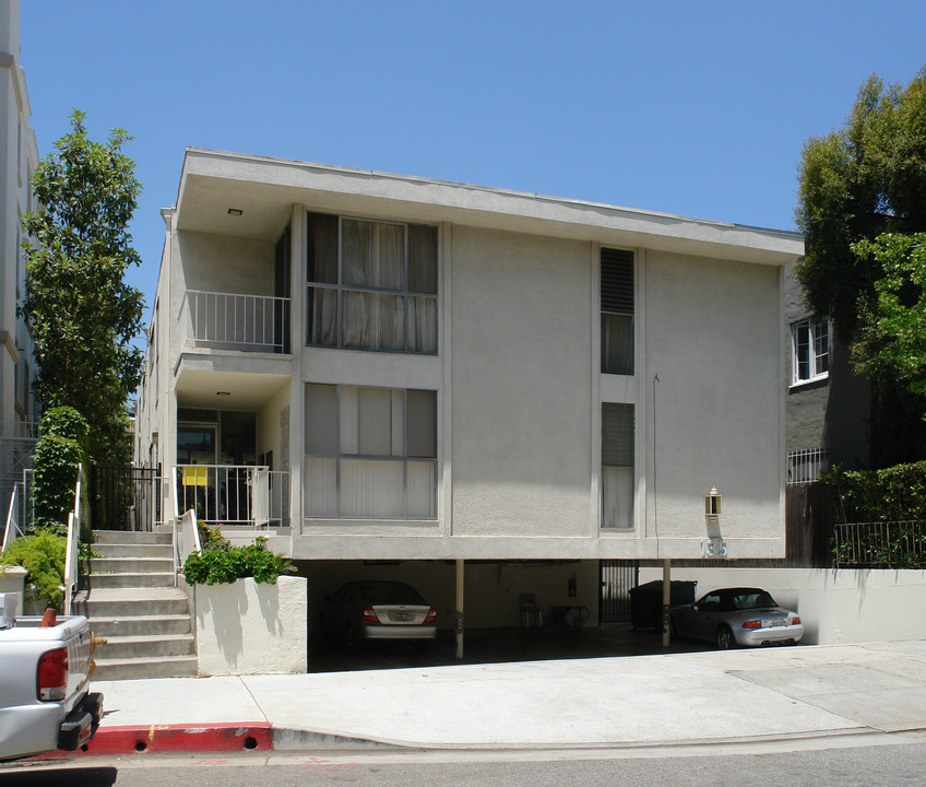 135 N Clark Dr in Los Angeles, CA - Foto de edificio